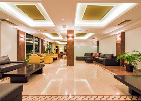 Φωτογραφία του ξενοδοχείου μετά την επεξεργασία σε φωτογράφηση ξενοδοχείου στην Ακράτα
