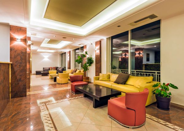 Φωτογραφία του ξενοδοχείου μετά την επεξεργασία σε φωτογράφηση ξενοδοχείου στην Ακράτα