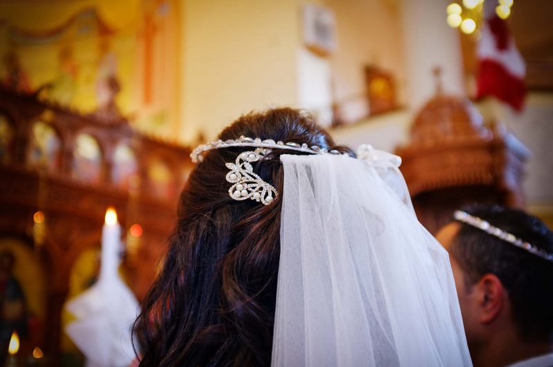 Φωτογραφία ανθοδέσμης γάμου δίπλα στη νύφη στο Ράντομ της Πολωνίας